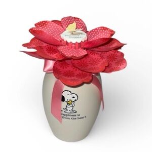 Peanuts SNOOPY "Happiness is a Hug from the Heart" MUSICAL ROSE IN VASE